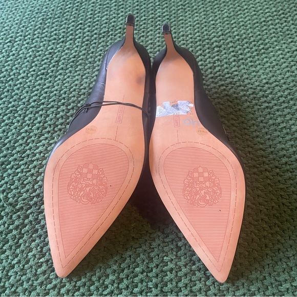 New- Vince Camuto NWT black booties slip on heels - Picture 2 of 6